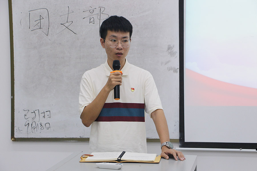 學生會指導老師張行總結發言.jpg