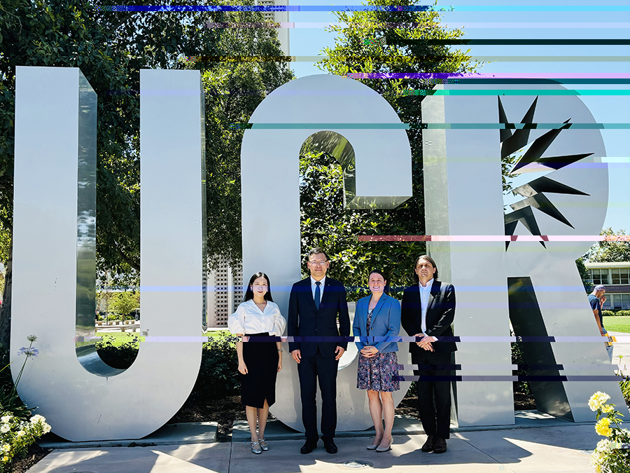 郭航一行參觀加州大學河濱分校.jpg